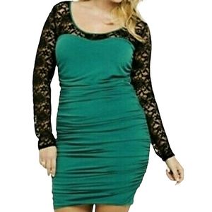 2X - TORRID | ILLUSION LACE YOKE RUCHED DRESS